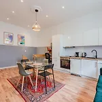 Spacious, Central 3 Room Flat With Gym & Play Area