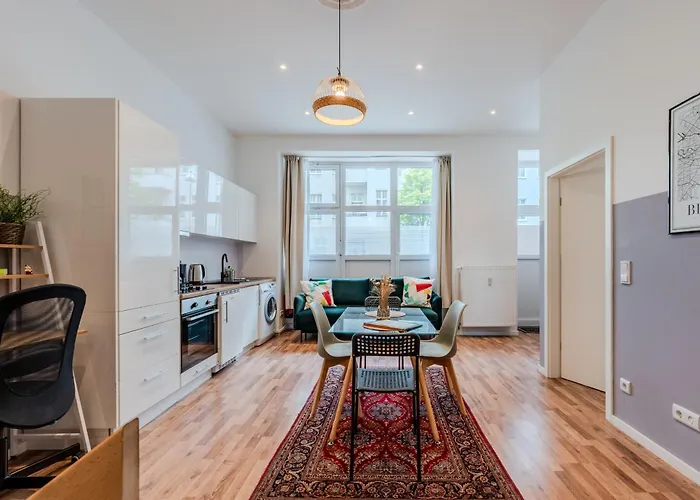 Spacious, Central 3 Room Flat With Gym & Play Area