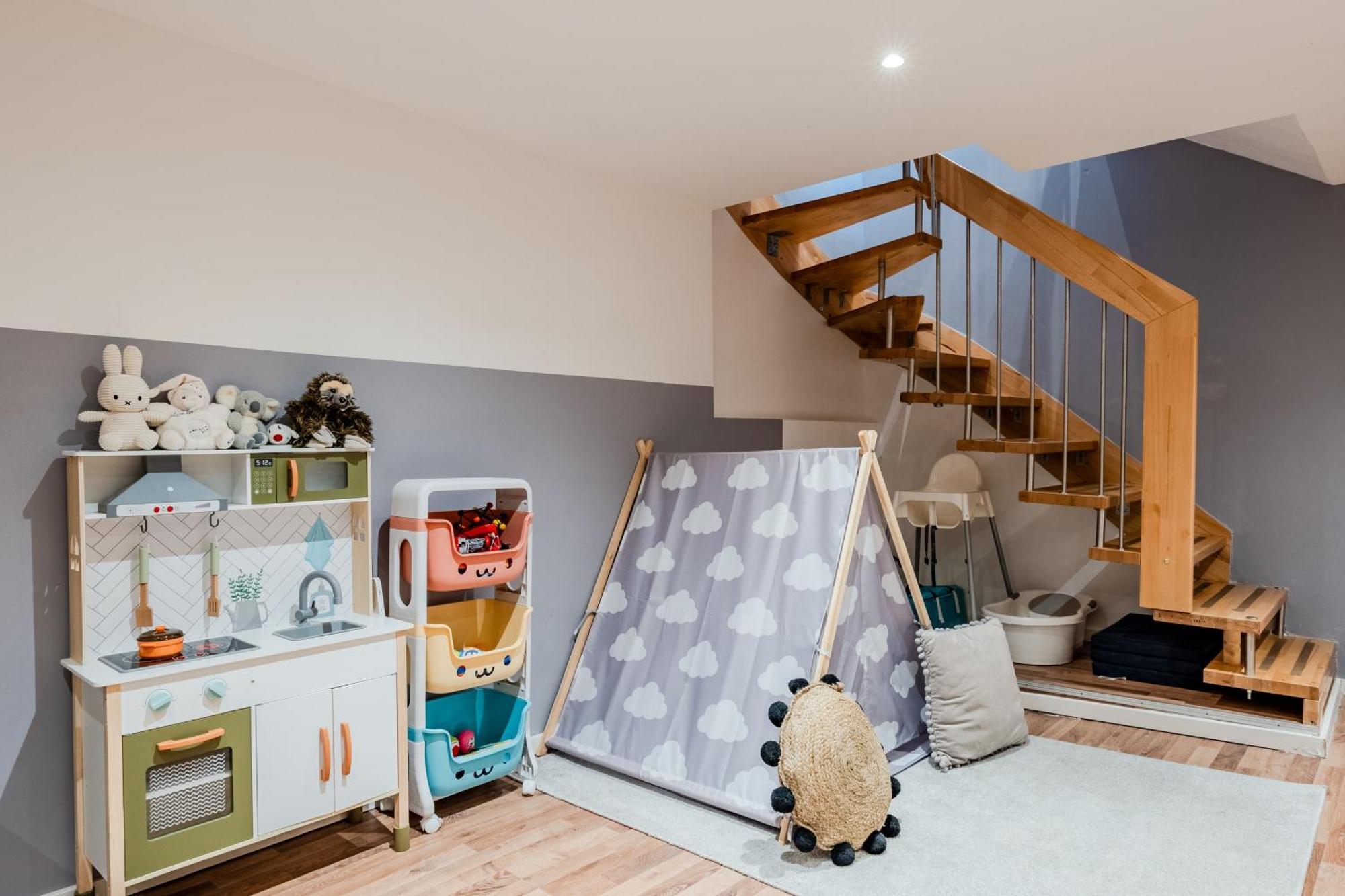 Apartment Spacious, 3 Flat With Gym & Play Area *