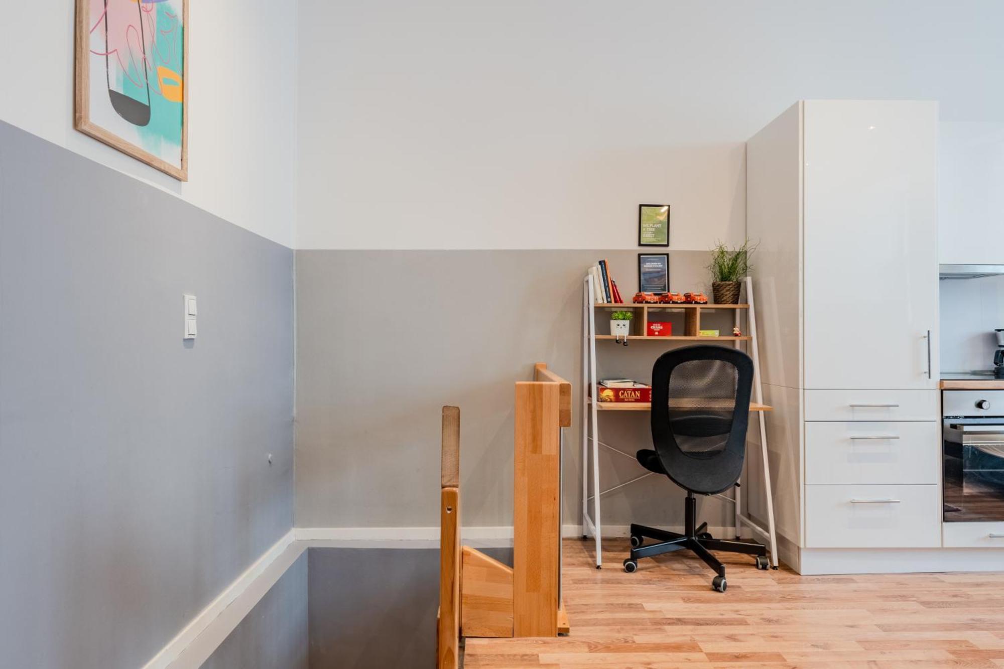 Apartment Spacious, 3 Flat With Gym & Play Area *
