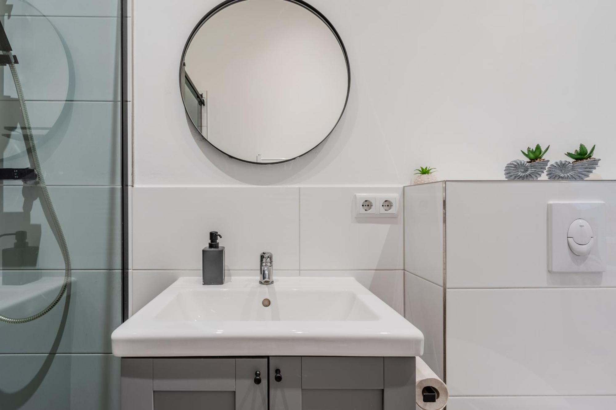 Spacious, 3 Flat With Gym & Play Area Berlin