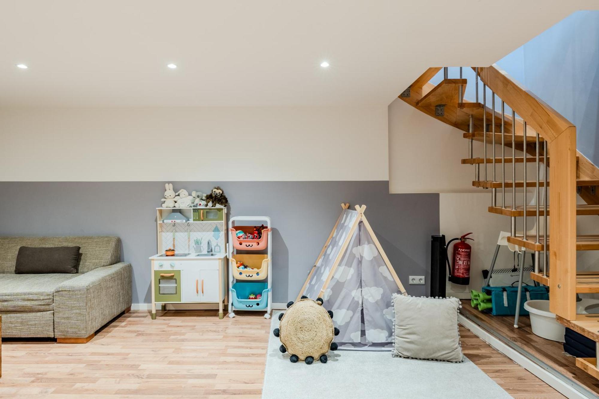 Apartment Spacious, 3 Flat With Gym & Play Area